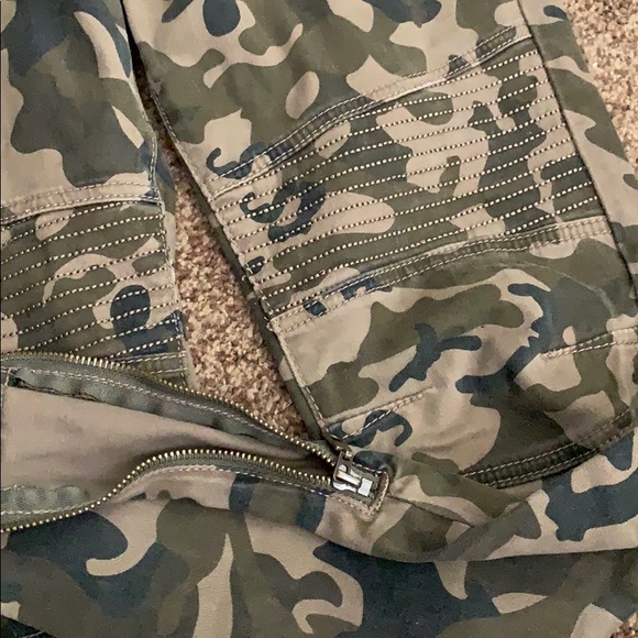 Forever 21 camo Jeggings - Picture 2 of 5